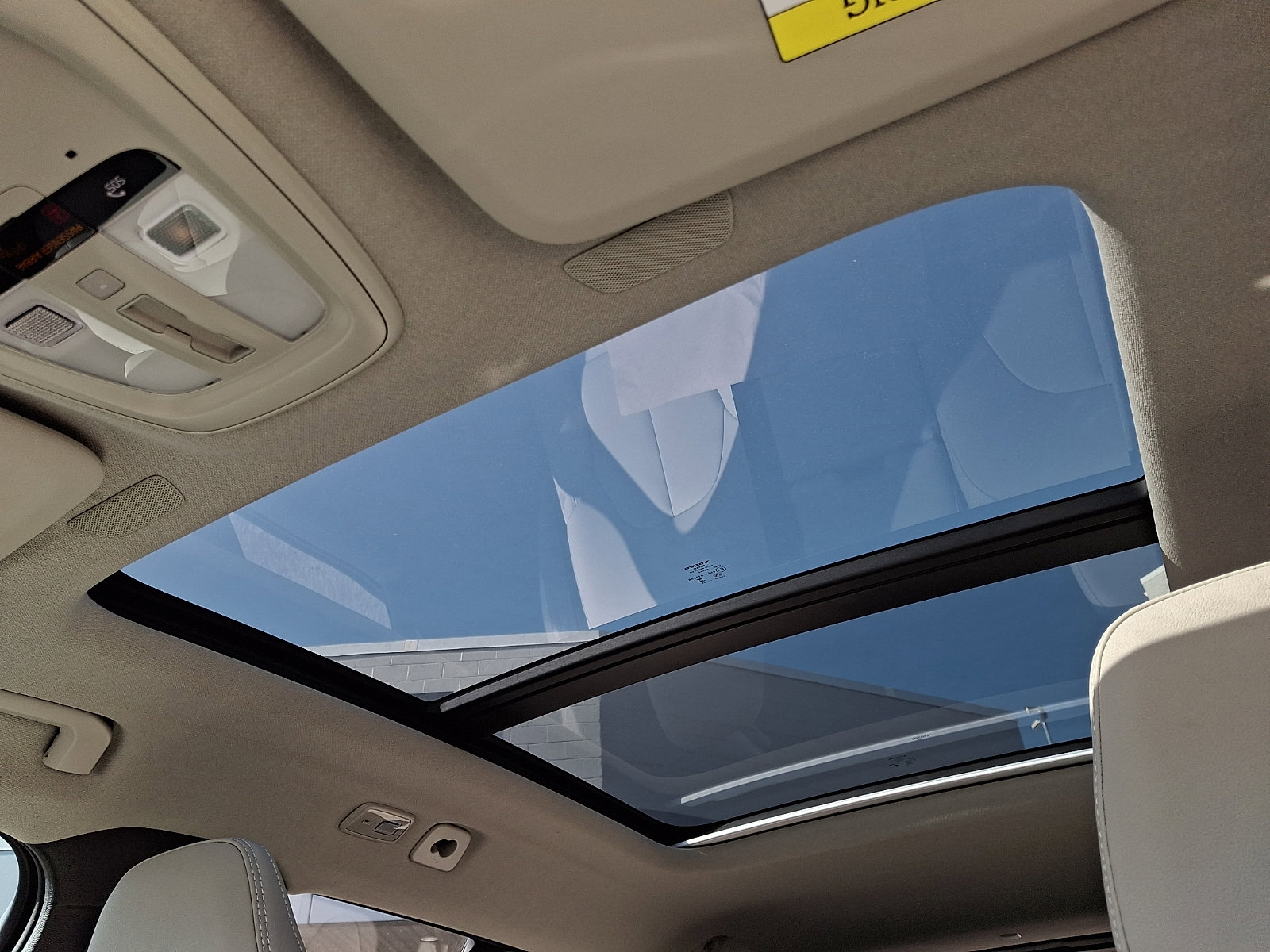 Used 2024 Volvo XC40 B5 Plus w/ Climate Package image 15