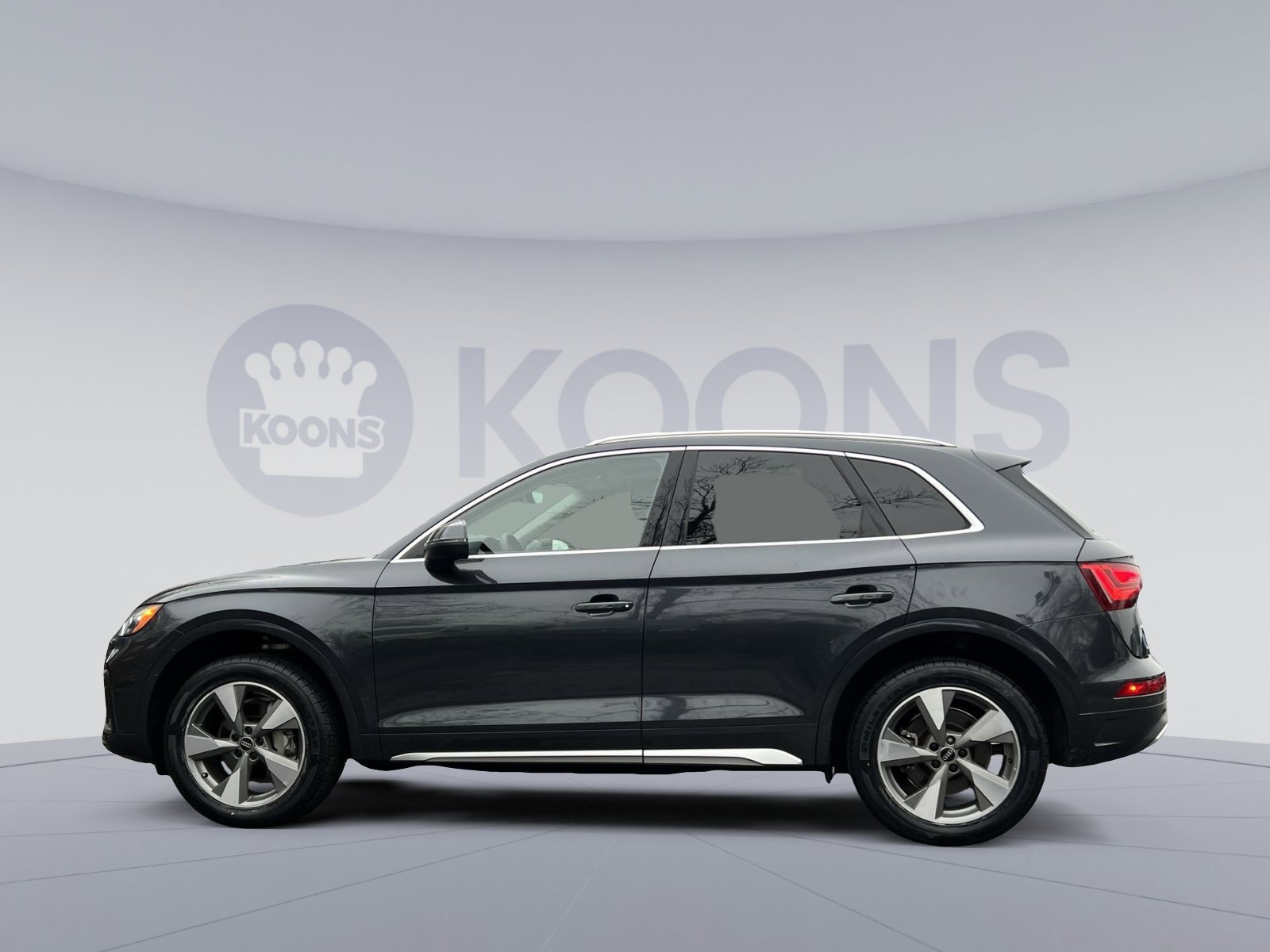 Used 2023 Audi Q5 2.0T Premium w/ Convenience Package AWD/4WD image 2
