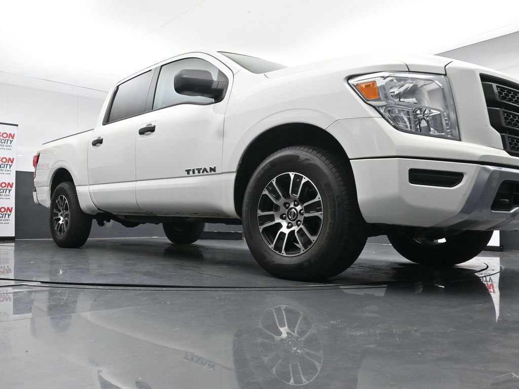 Used 2022 Nissan Titan SV image 30