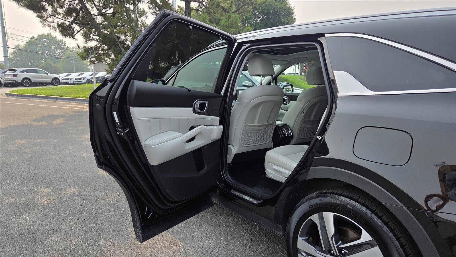 Certified 2023 Kia Sorento SX Prestige w/ Panoramic Sunroof Package AWD/4WD image 28