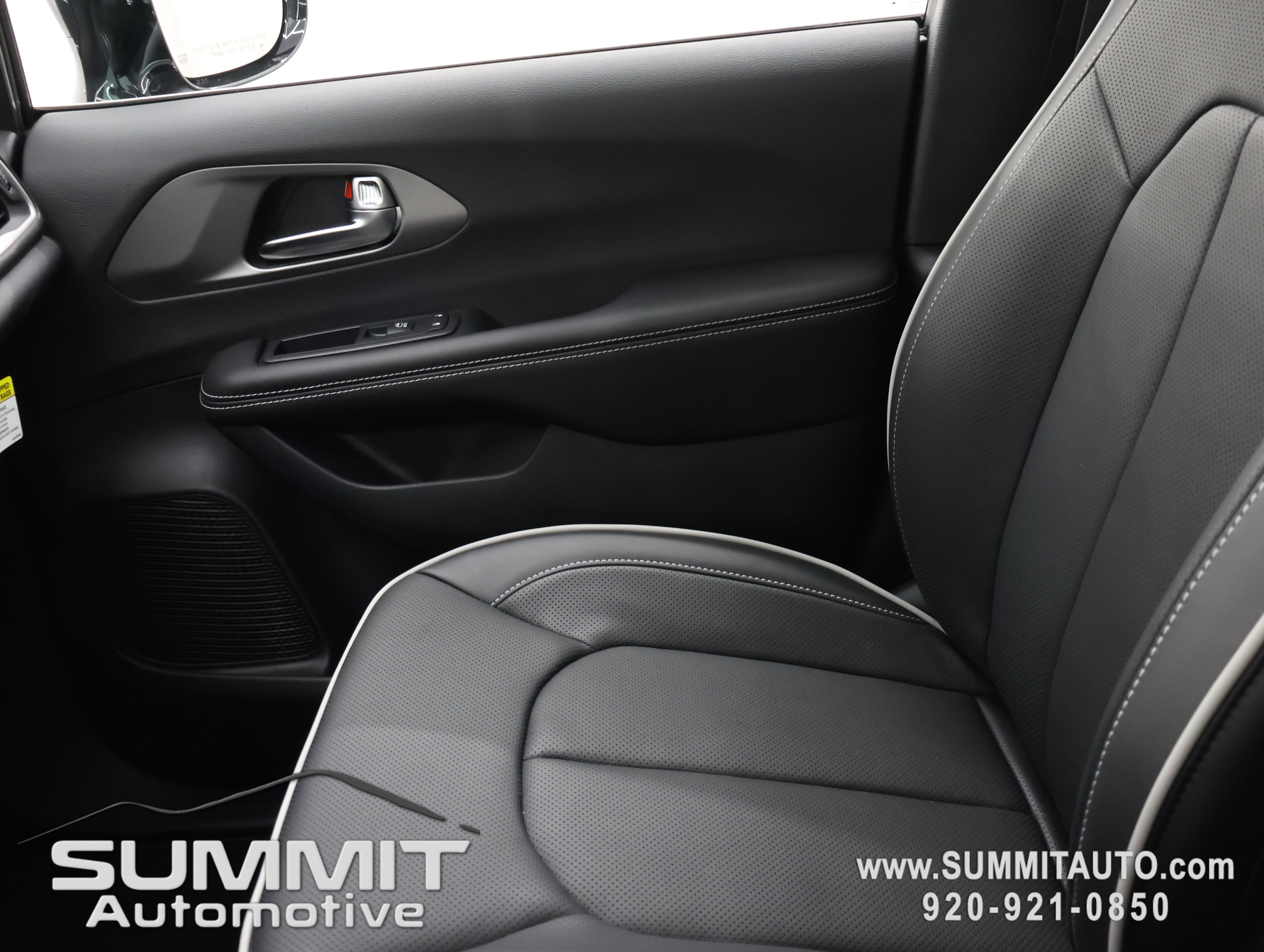 New 2027 Chrysler Pacifica Limited AWD/4WD image 15