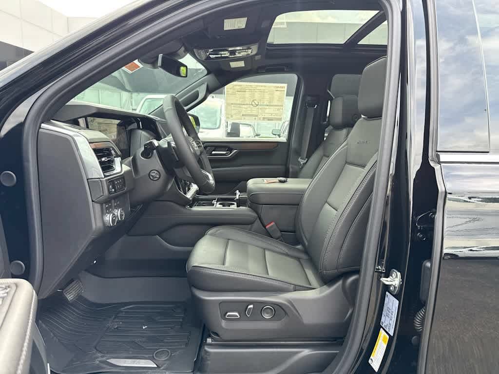New 2026 GMC Yukon Denali w/ Sun & Power Step Package AWD/4WD image 15