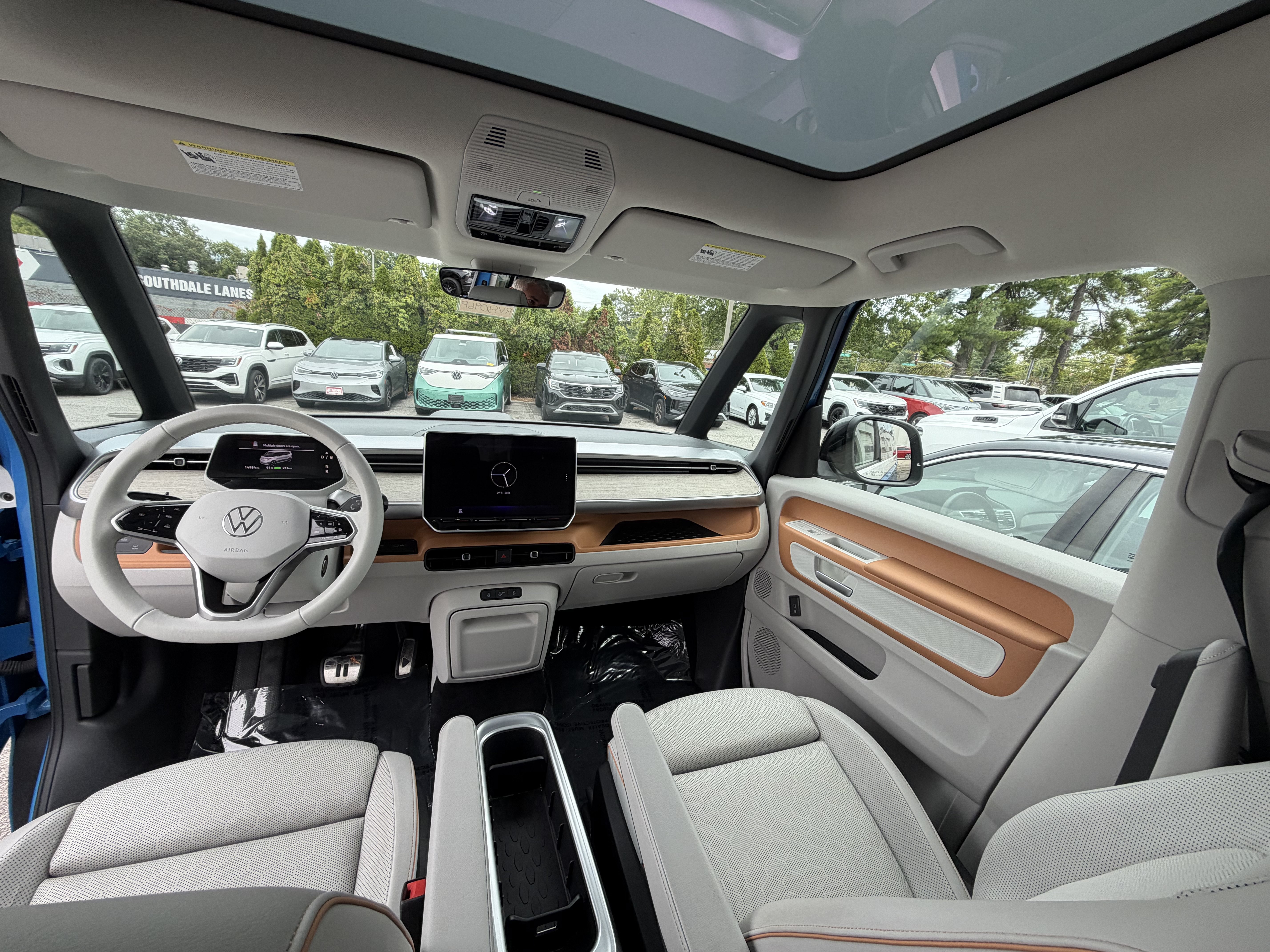 Used 2025 Volkswagen ID. Buzz 1st Edition RWD image 8