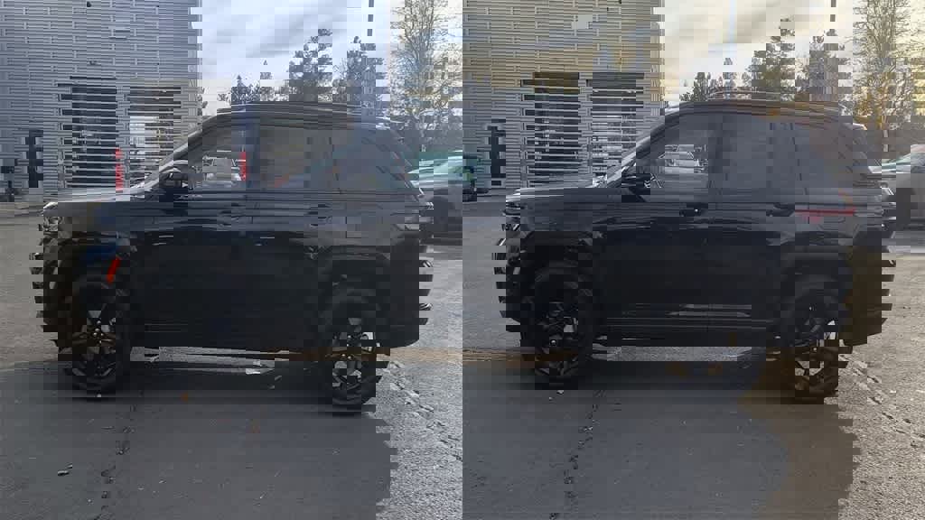 New 2025 Jeep Grand Cherokee Limited w/ Luxury Tech Group II image 5