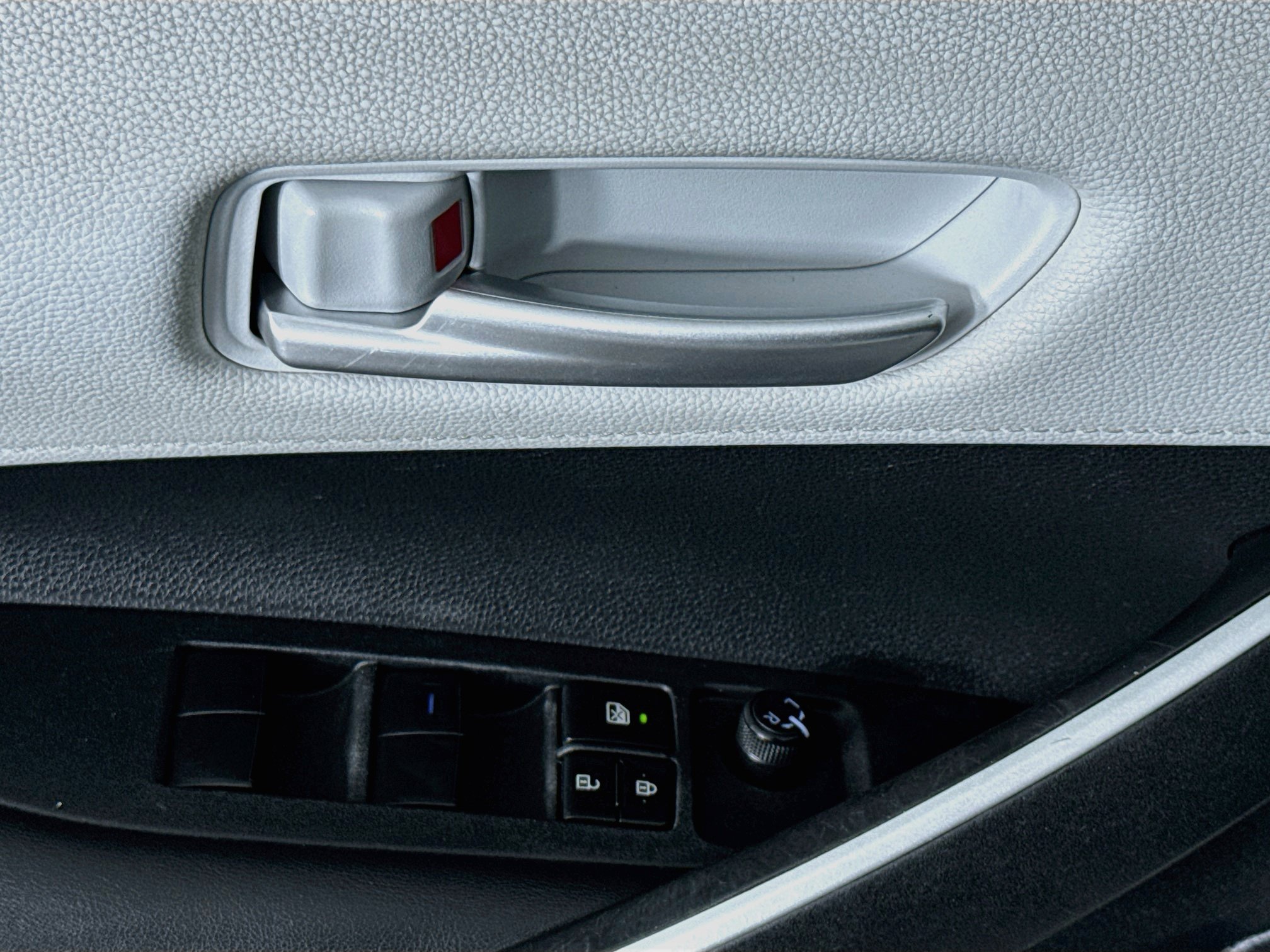 Used 2020 Toyota Corolla SE FWD image 36