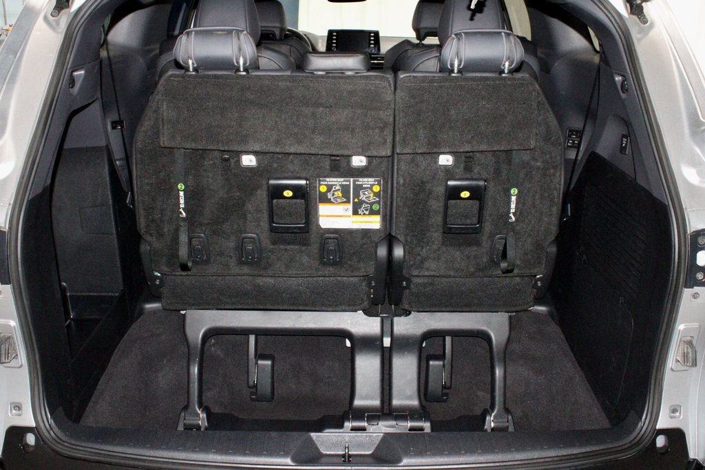Used 2022 Toyota Sienna XSE image 15