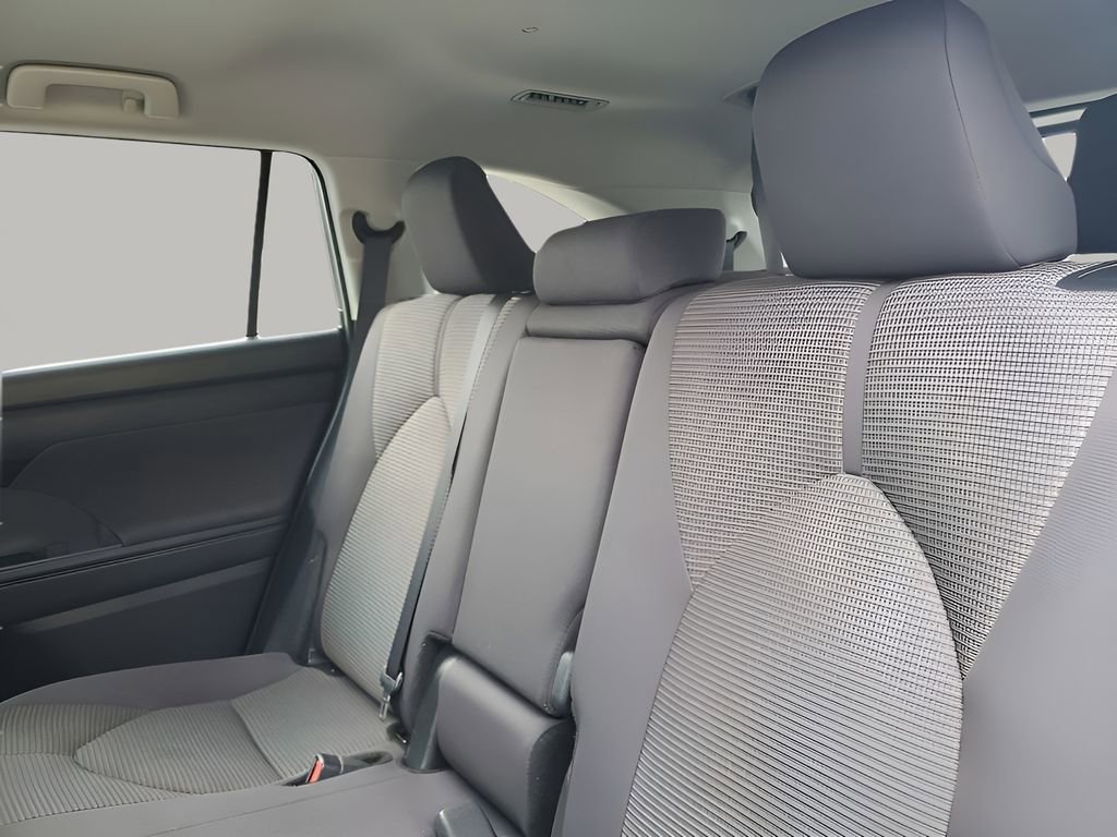 Used 2025 Toyota Highlander LE image 19