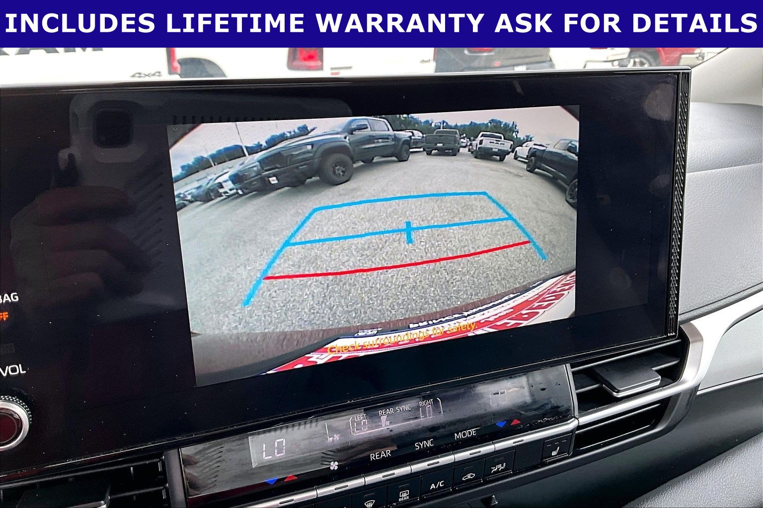 Used 2025 Toyota Sienna XLE FWD image 18