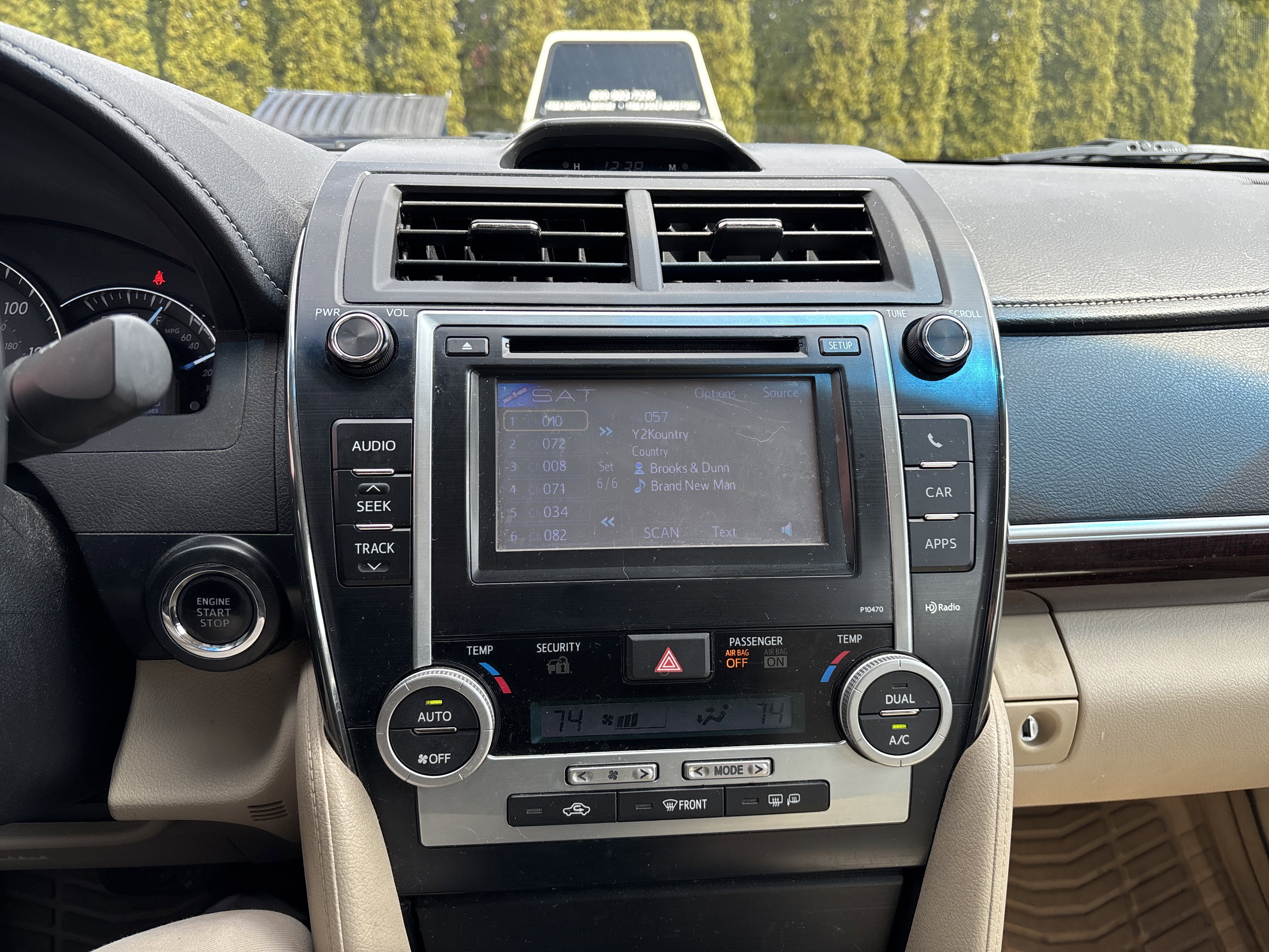 Used 2013 Toyota Camry XLE w/ Convenience Pkg image 24