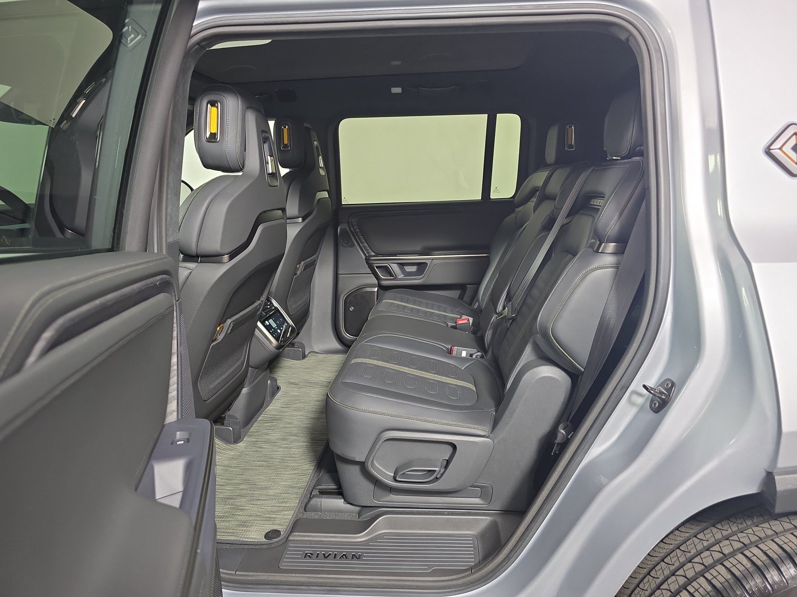 Used 2024 Rivian R1S Adventure AWD/4WD image 21