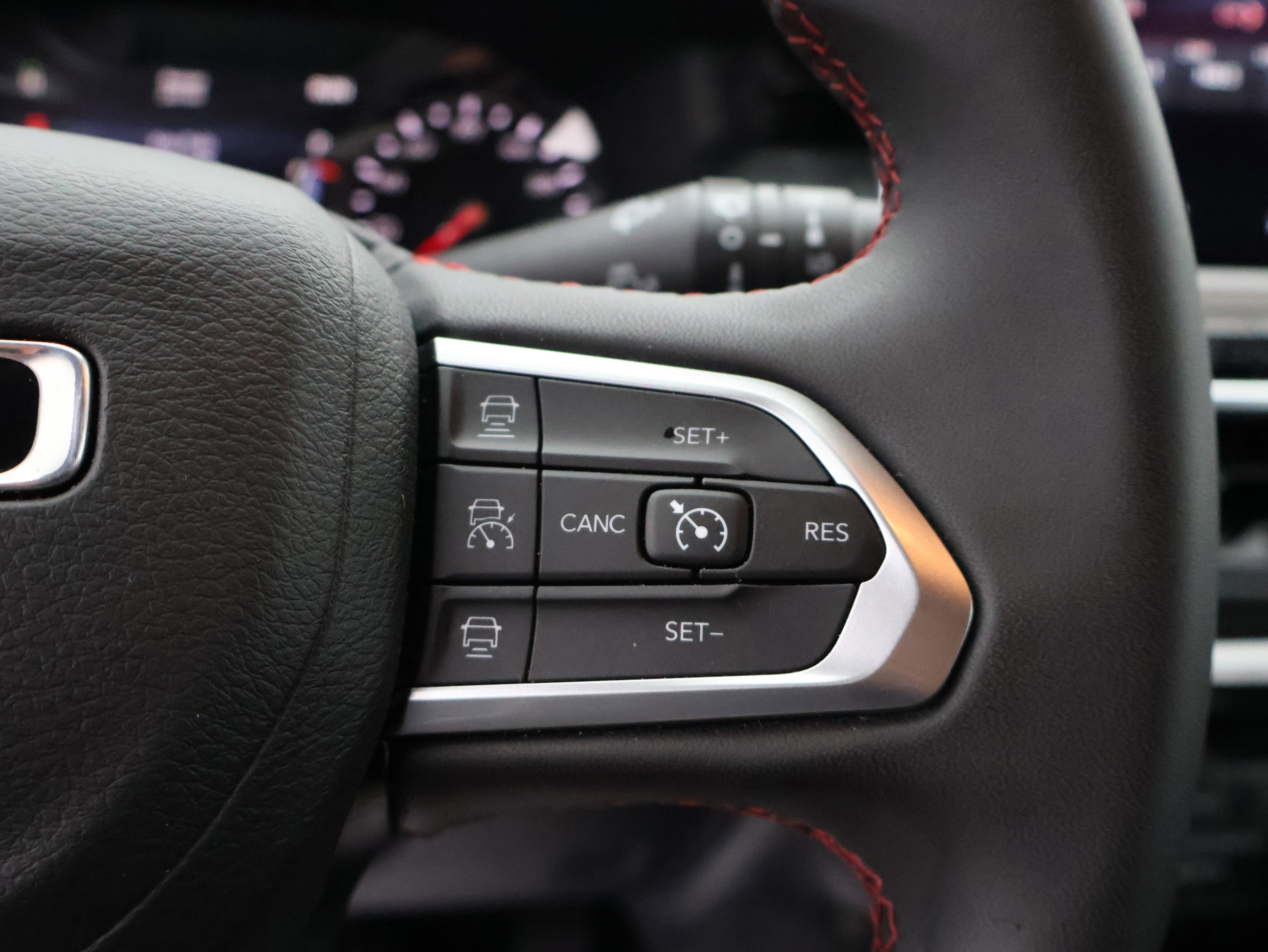 Used 2025 Jeep Compass Trailhawk AWD/4WD image 36