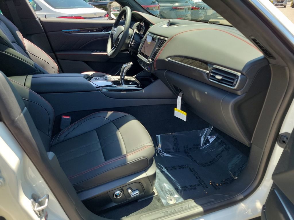 Used 2024 Maserati Levante GT Ultima image 14
