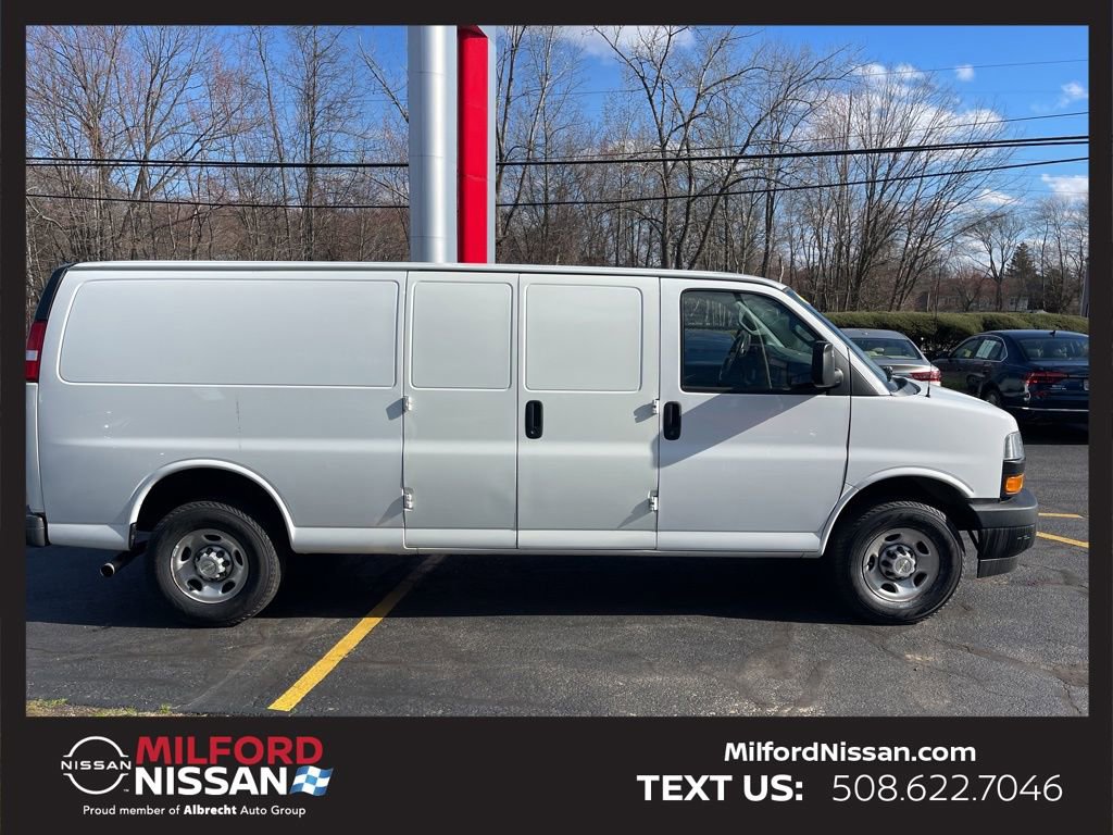 Used 2022 Chevrolet Express 3500 Extended w/ Driver Convenience Package image 6