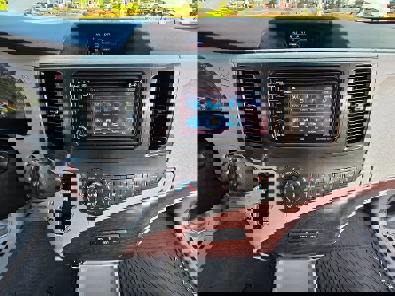 Used 2014 Toyota Sienna XLE image 49