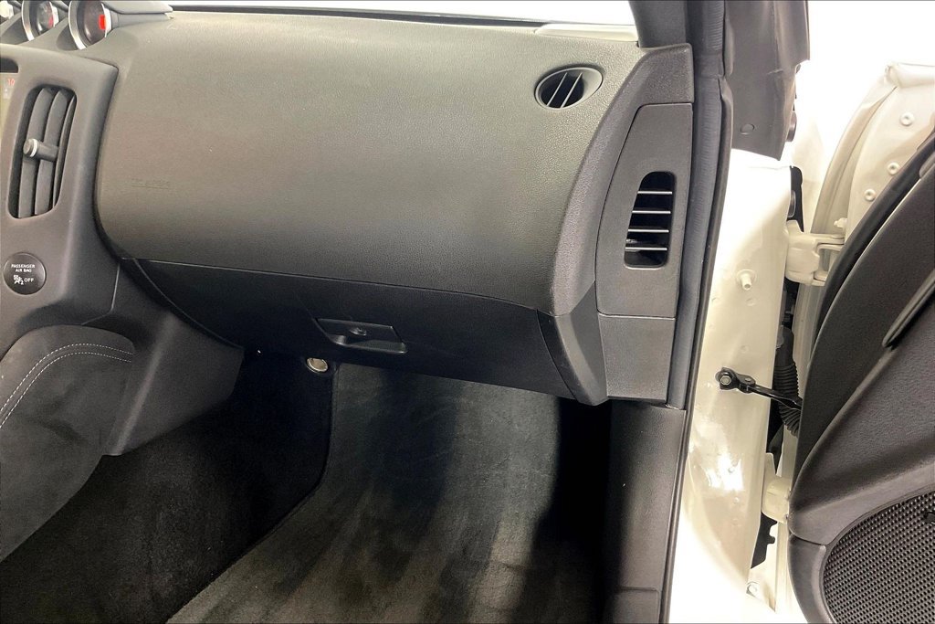 Used 2018 Nissan 370Z Touring RWD image 18