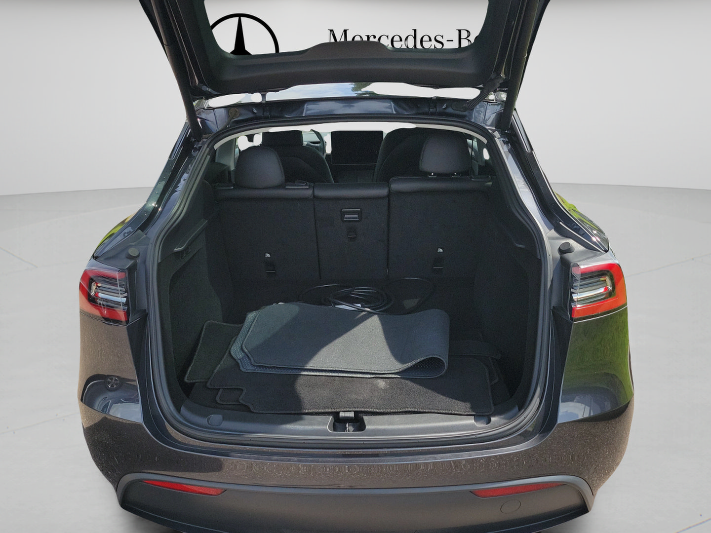 Used 2024 Tesla Model Y Long Range RWD image 9