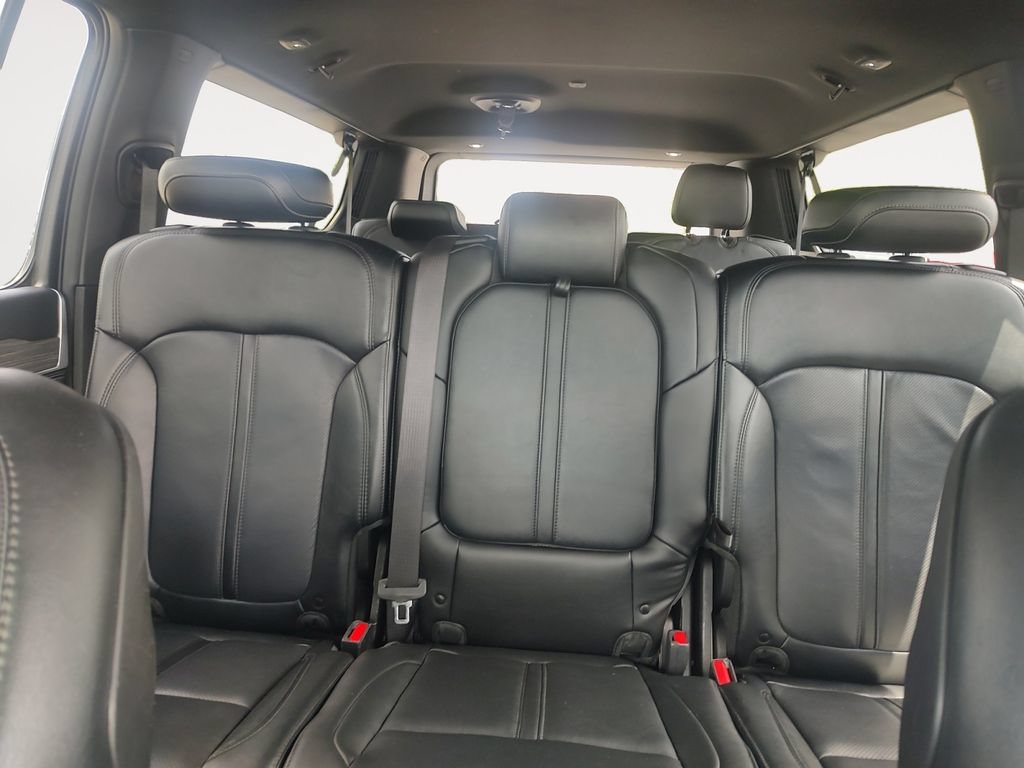Used 2024 Jeep Wagoneer L Series III w/ Flexible Seating Group AWD/4WD image 13