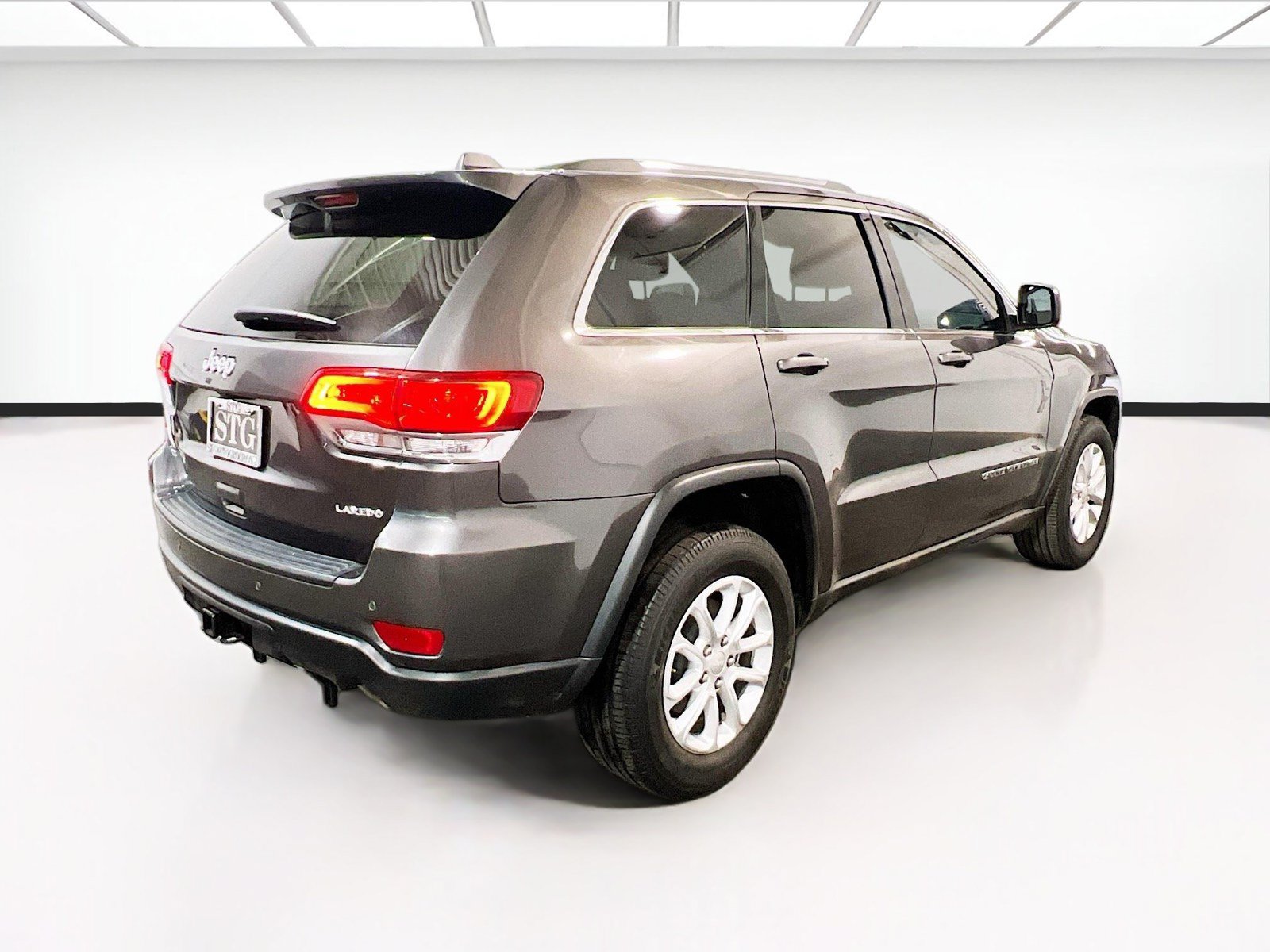 Used 2021 Jeep Grand Cherokee Laredo w/ Security & Convenience Group AWD/4WD image 4