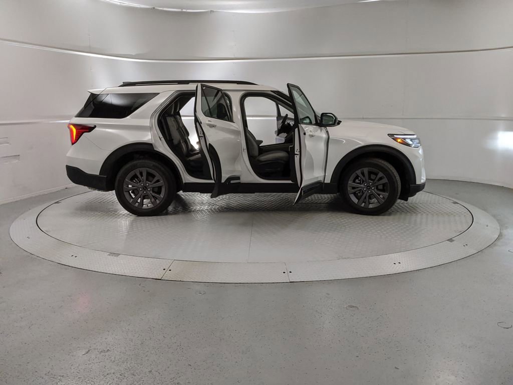 New 2025 Ford Explorer Active w/ Active Comfort Package image 8