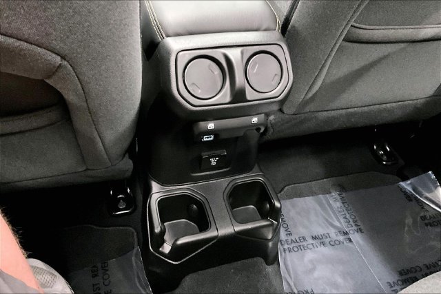 Used 2026 Jeep Wrangler Unlimited Sahara AWD/4WD image 34