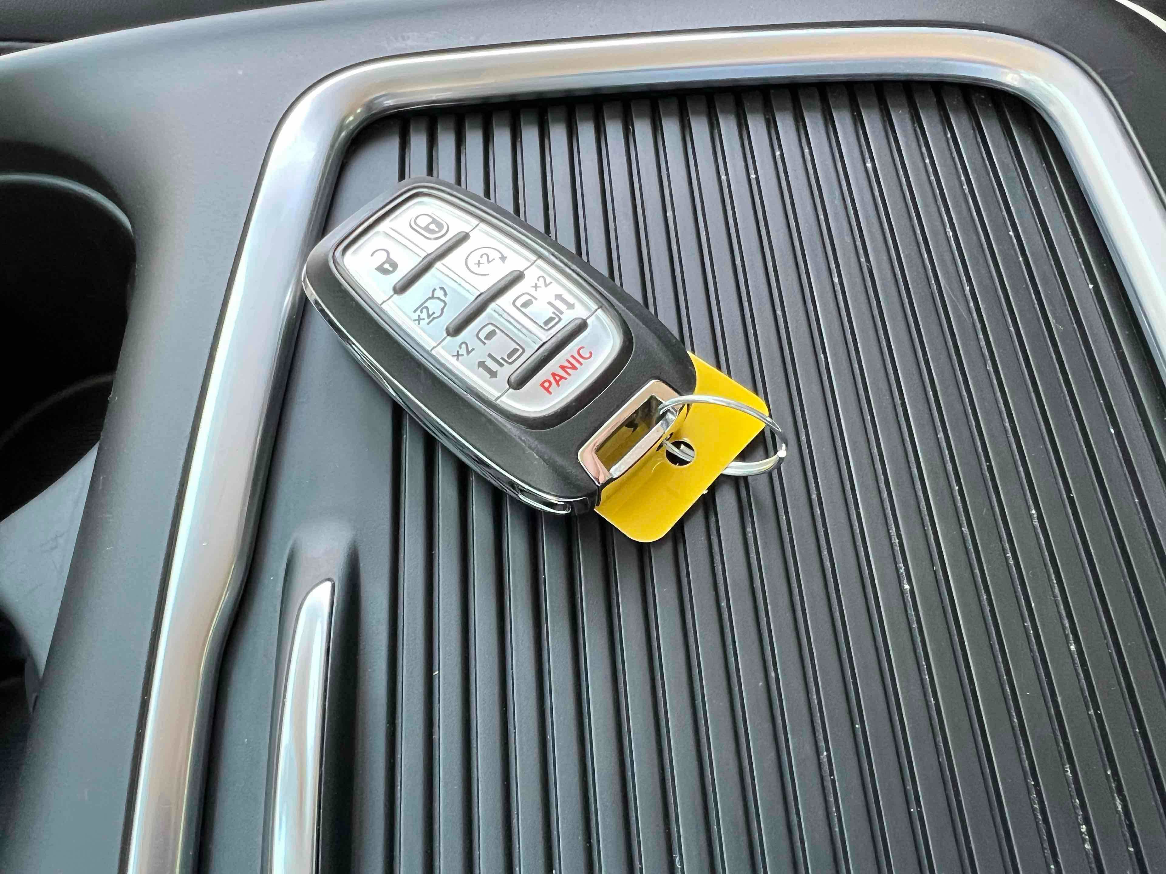 Used 2023 Chrysler Pacifica Touring-L FWD image 10