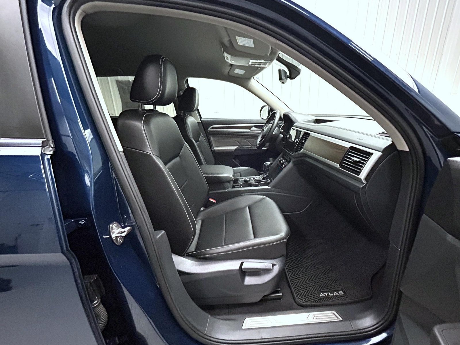 Used 2023 Volkswagen Atlas SE AWD/4WD image 15