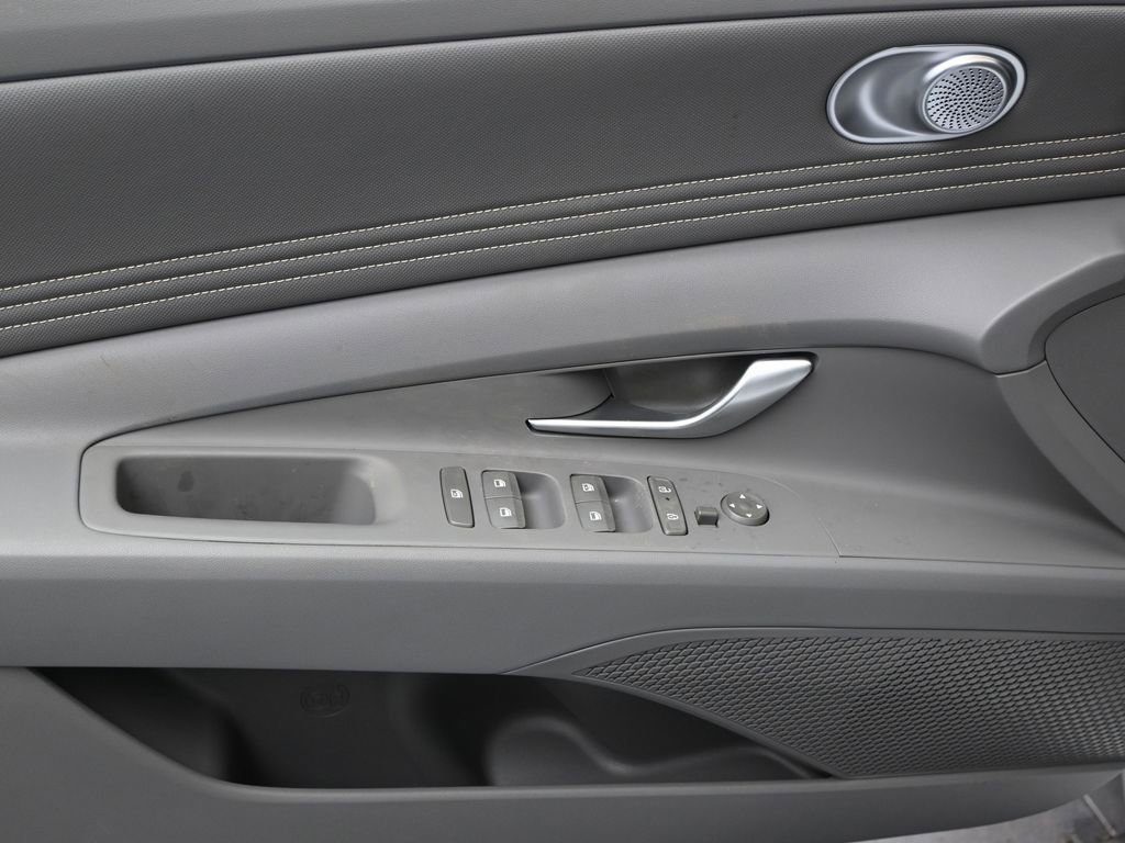 Certified 2025 Hyundai Elantra SEL image 20