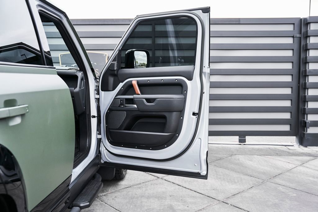 Used 2023 Land Rover Defender 110 X image 28