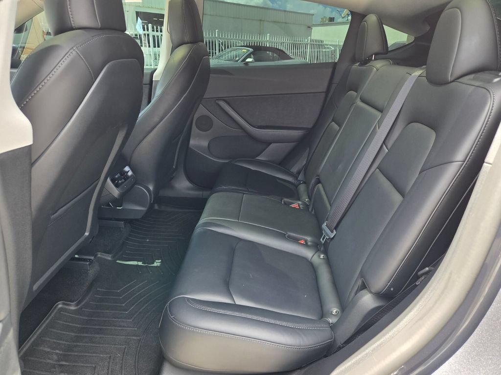Used 2022 Tesla Model Y Long Range AWD/4WD image 7
