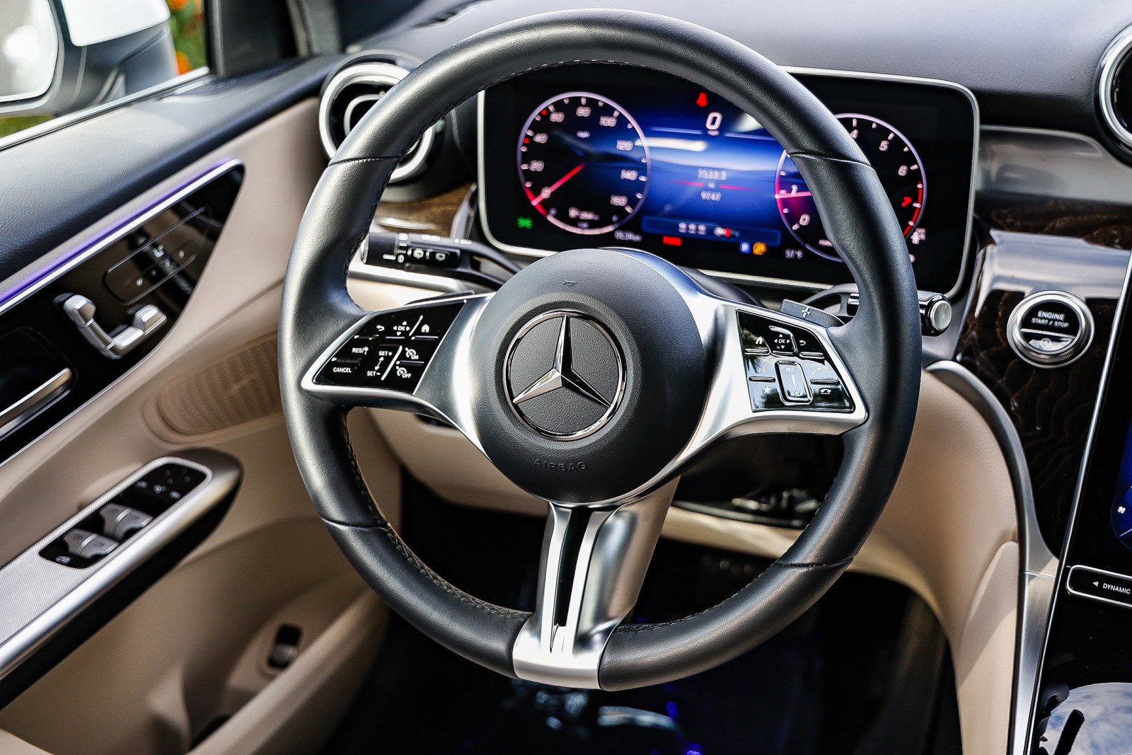Certified 2025 Mercedes-Benz GLC 300 image 13