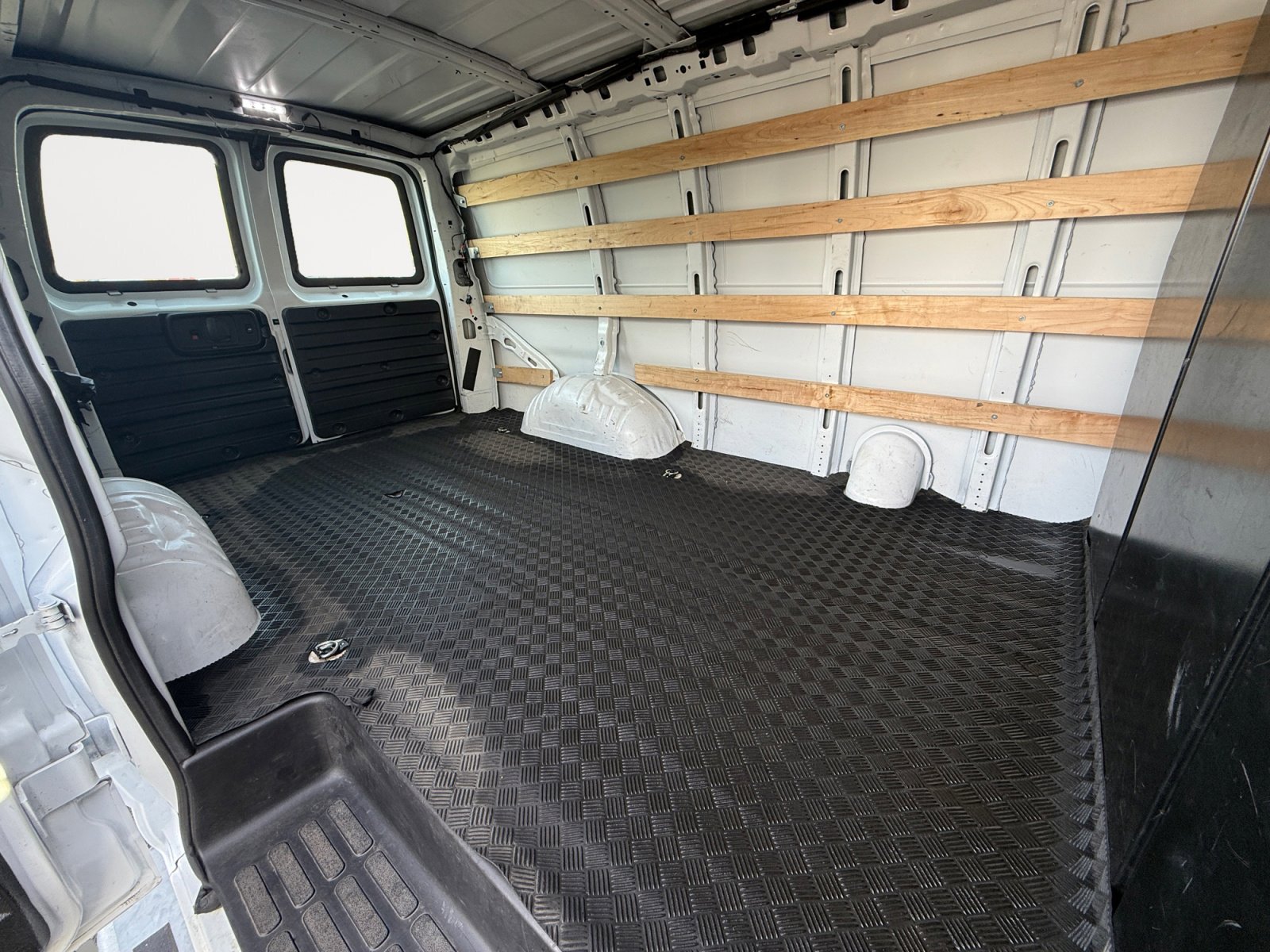 Used 2024 Chevrolet Express 2500 w/ Driver Convenience Package image 17