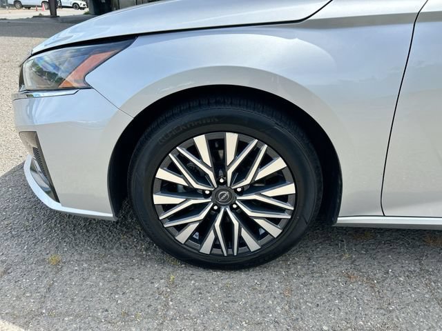 Used 2024 Nissan Altima 2.5 SV FWD image 30