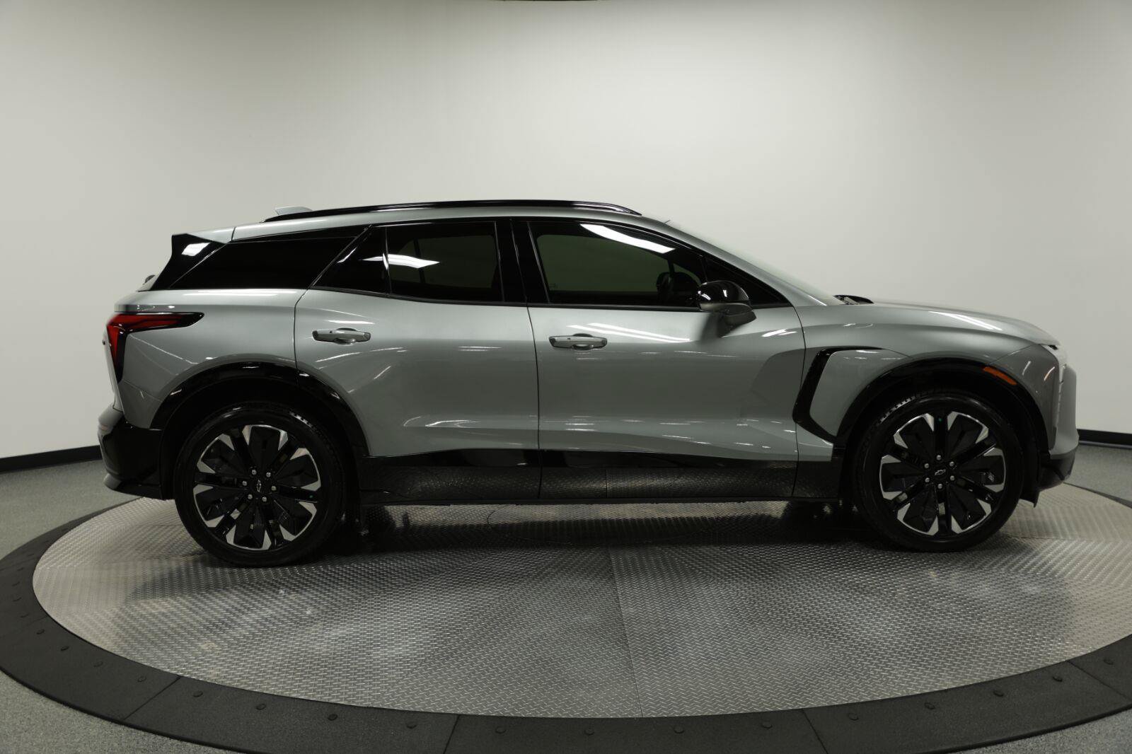 Certified 2025 Chevrolet Blazer EV RS AWD/4WD image 9
