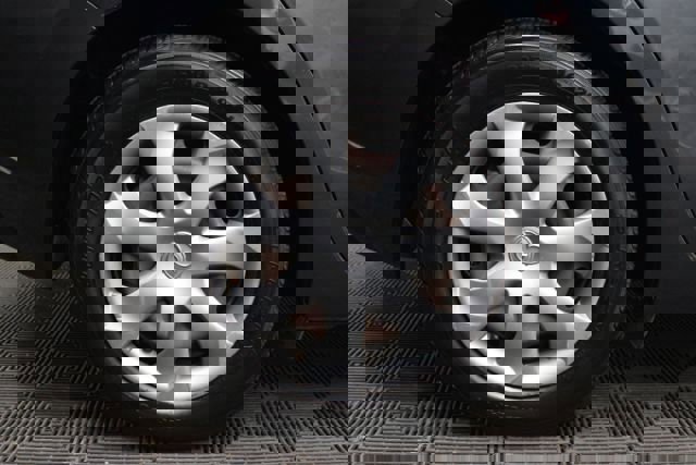 Used 2015 MAZDA MAZDA3 i Sport image 4