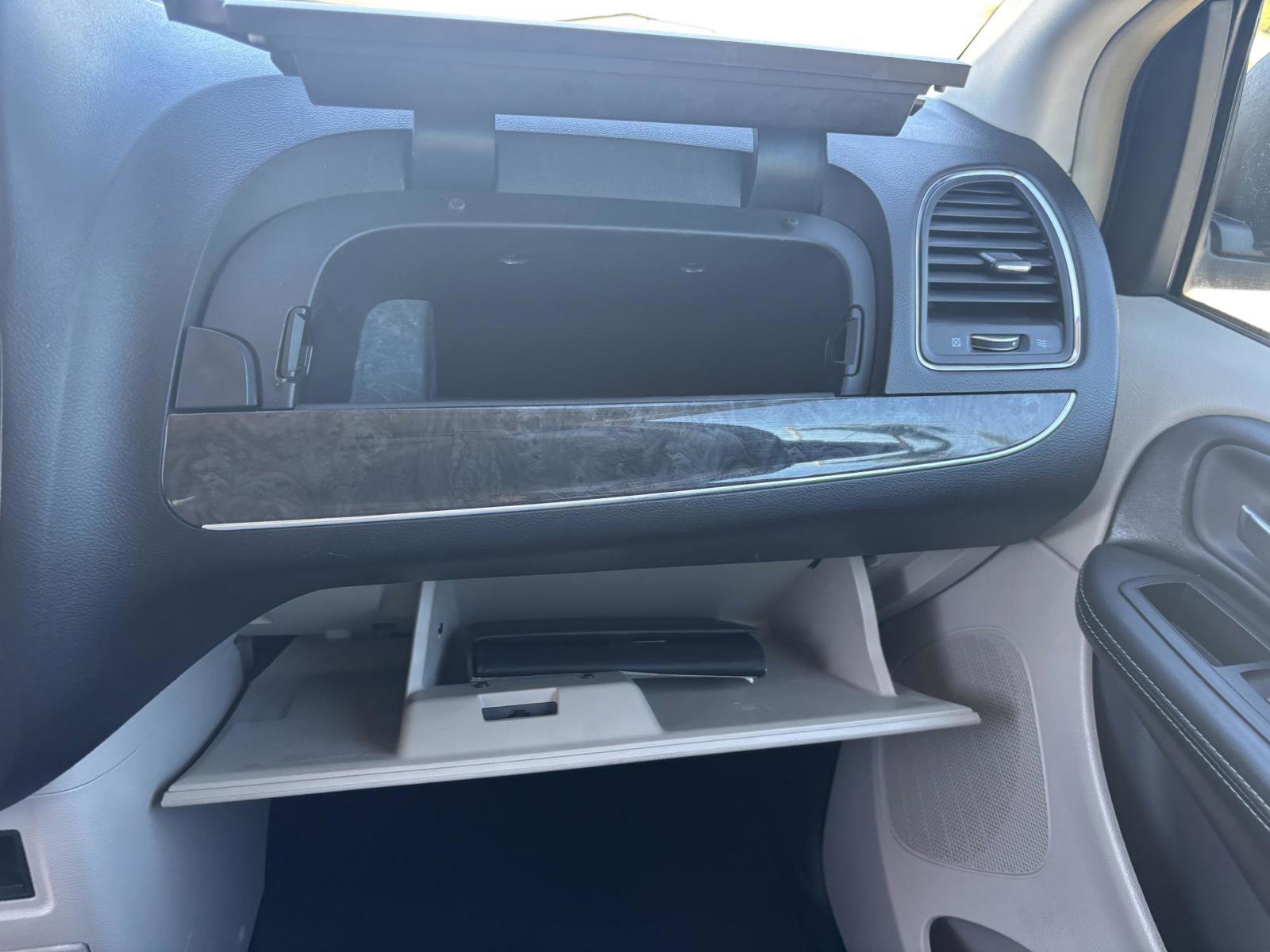 Used 2011 Chrysler Town & Country Touring w/ Security Group image 30