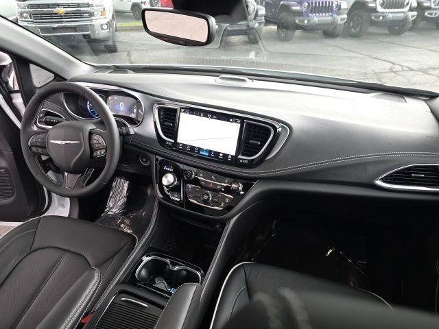 Used 2026 Chrysler Pacifica Premium image 49