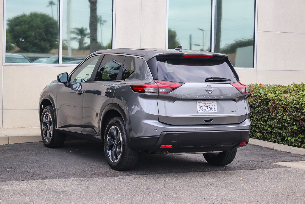 Used 2025 Nissan Rogue SV AWD/4WD image 6