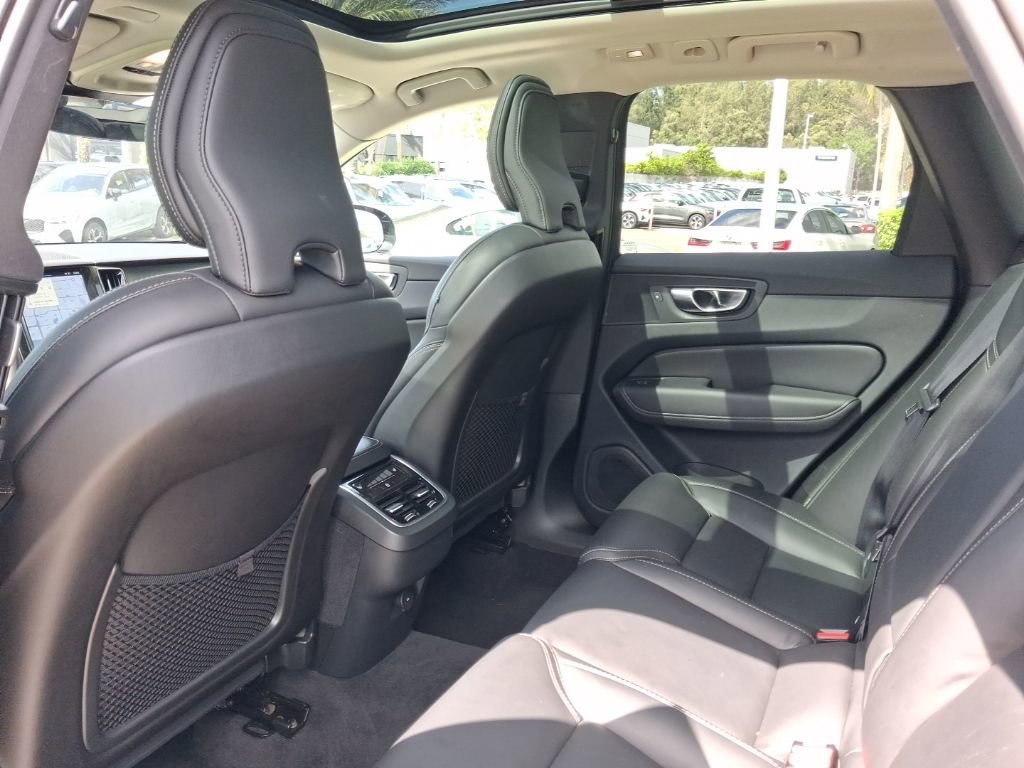 Used 2023 Volvo XC60 B5 Ultimate w/ Climate Package AWD/4WD image 7