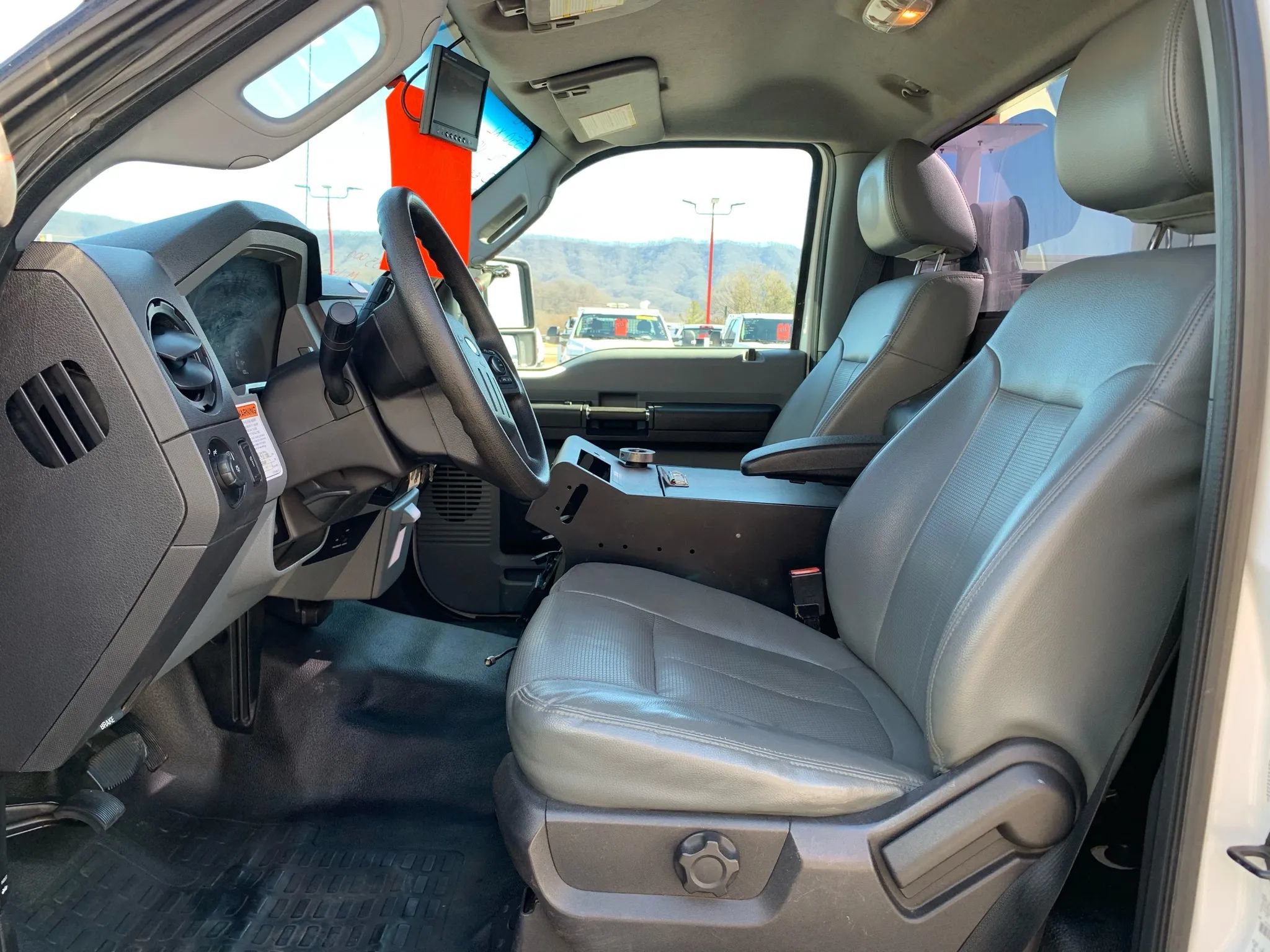 Used 2016 Ford F550 4x4 Regular Cab Super Duty image 10
