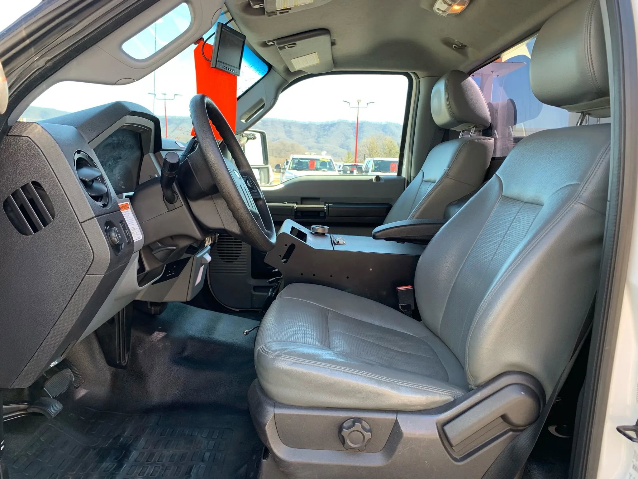 Used 2016 Ford F550 XL 165  W.B. 2D image 10