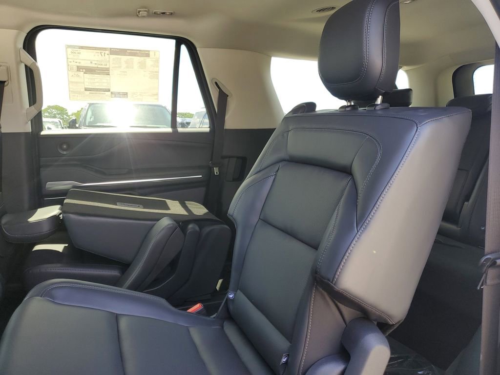 New 2026 Lincoln Navigator L Premier AWD/4WD image 13