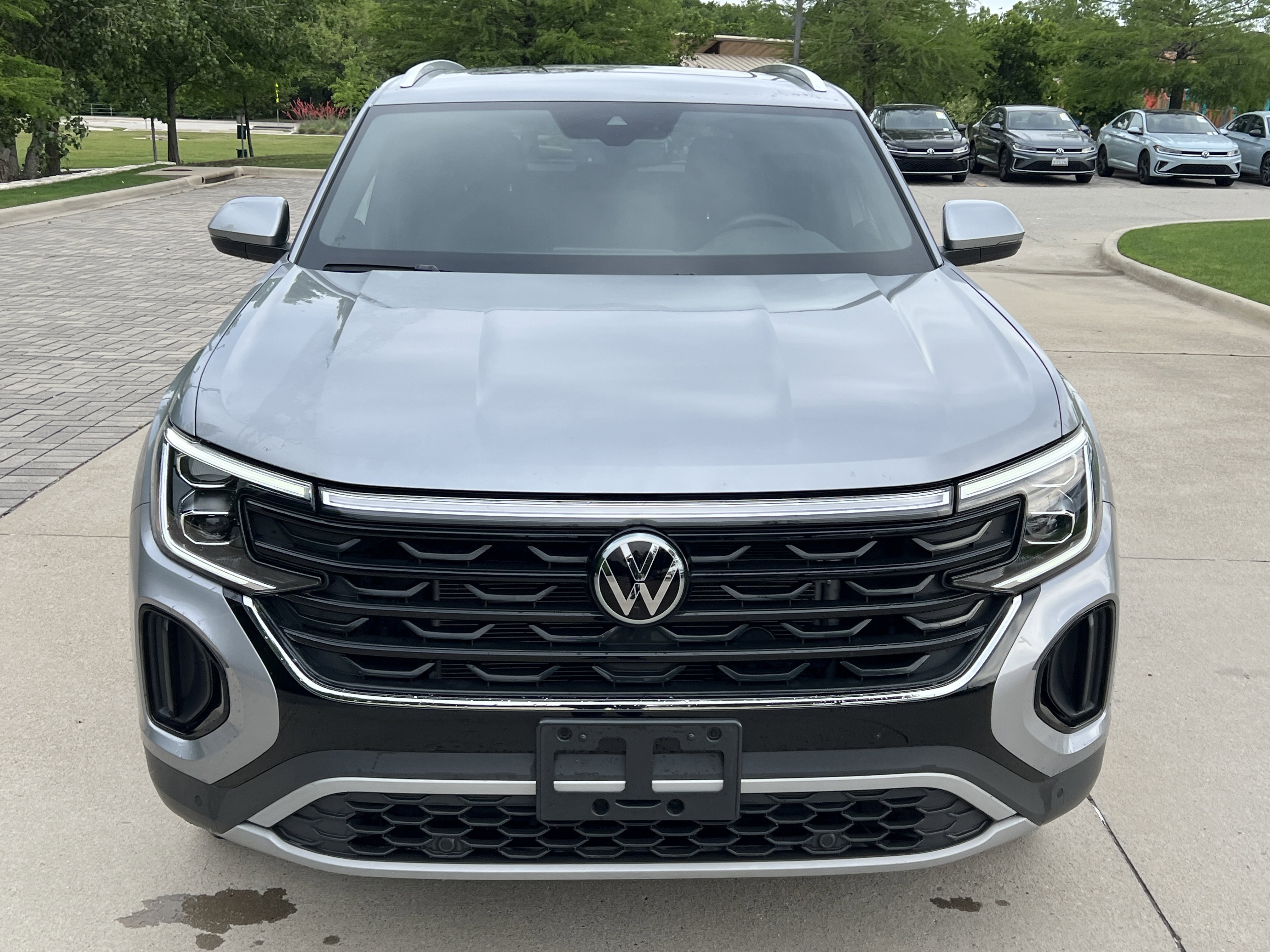 Certified 2024 Volkswagen Atlas Cross Sport SE w/ Panoramic Sunroof Package FWD image 3