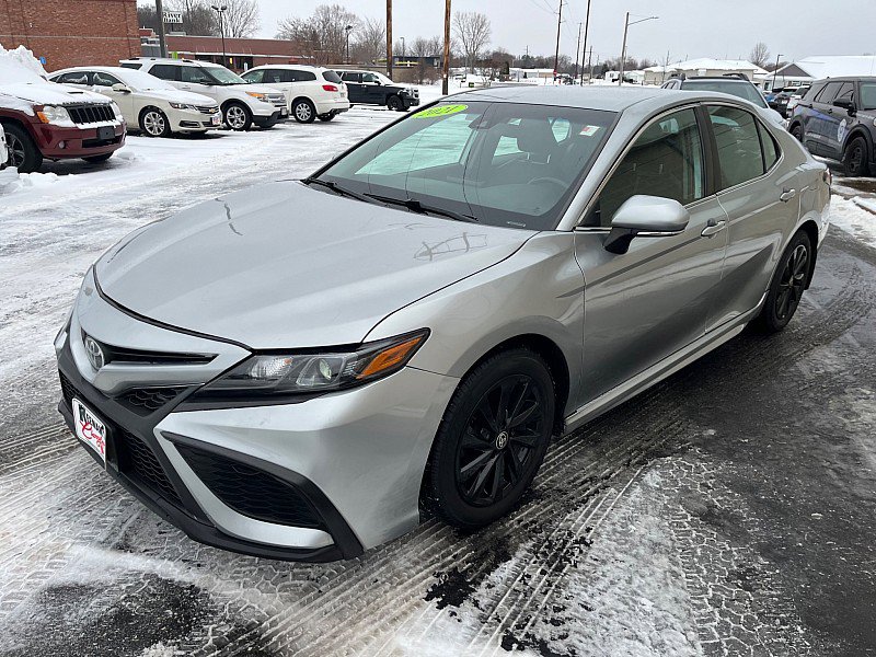 Used 2021 Toyota Camry SE image 4