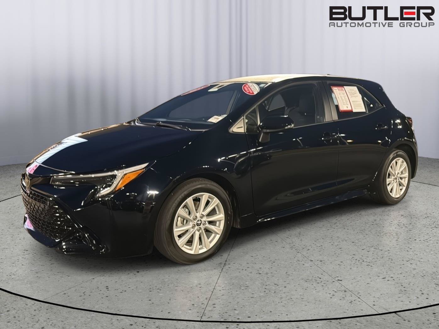Certified 2025 Toyota Corolla SE w/ SE Package FWD image 2