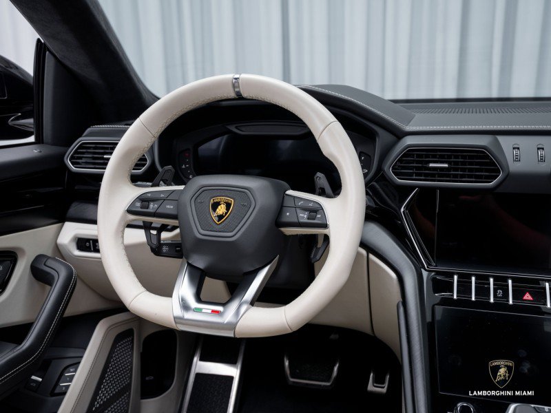 Used 2022 Lamborghini Urus image 33