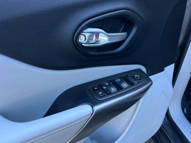 Used 2021 Jeep Cherokee Latitude Lux image 11