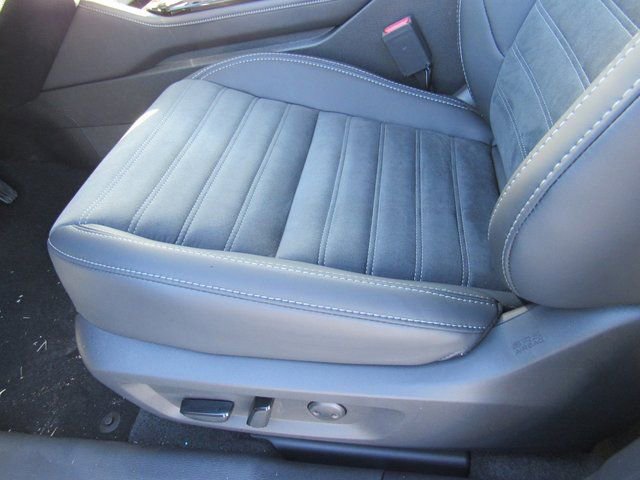 New 2025 Mitsubishi Outlander SE image 14