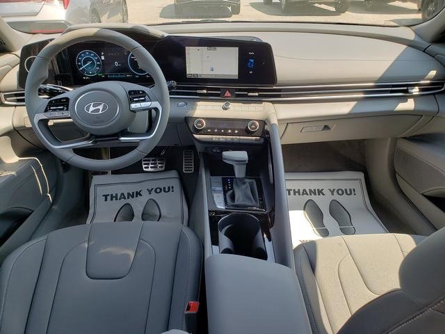 New 2025 Hyundai Elantra SEL image 11