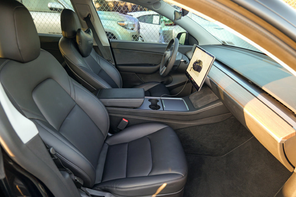 Used 2022 Tesla Model Y Performance AWD/4WD image 34
