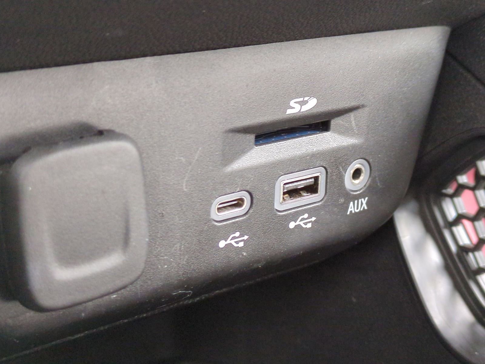 Used 2021 Chevrolet TrailBlazer RS w/ Technology Package image 64